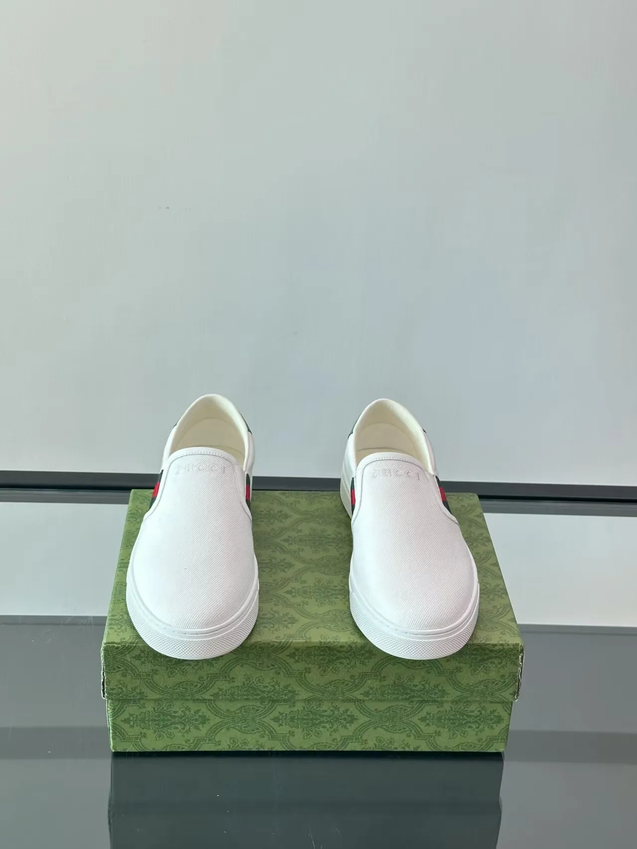 P380 new men's shoes GUCCI [Lightning] latest shoes are shipped. Original quality, fashionable, made of special materials, sheepskin lining, brand new packaging. The foot feels super comfortable and the workmanship is impeccable Code number: 38-45 No. 058